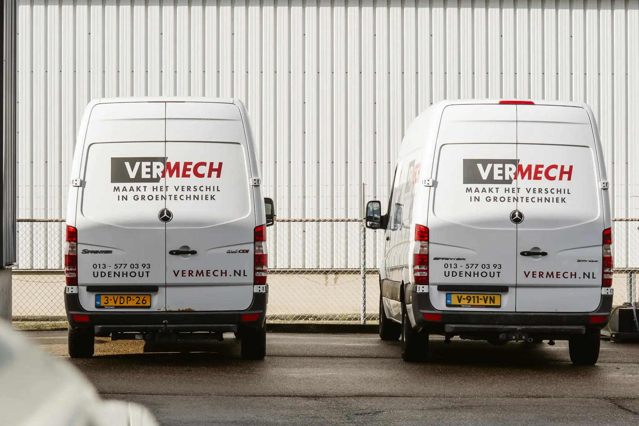 Servicebussen van Vermech op het bedrijfsterrein