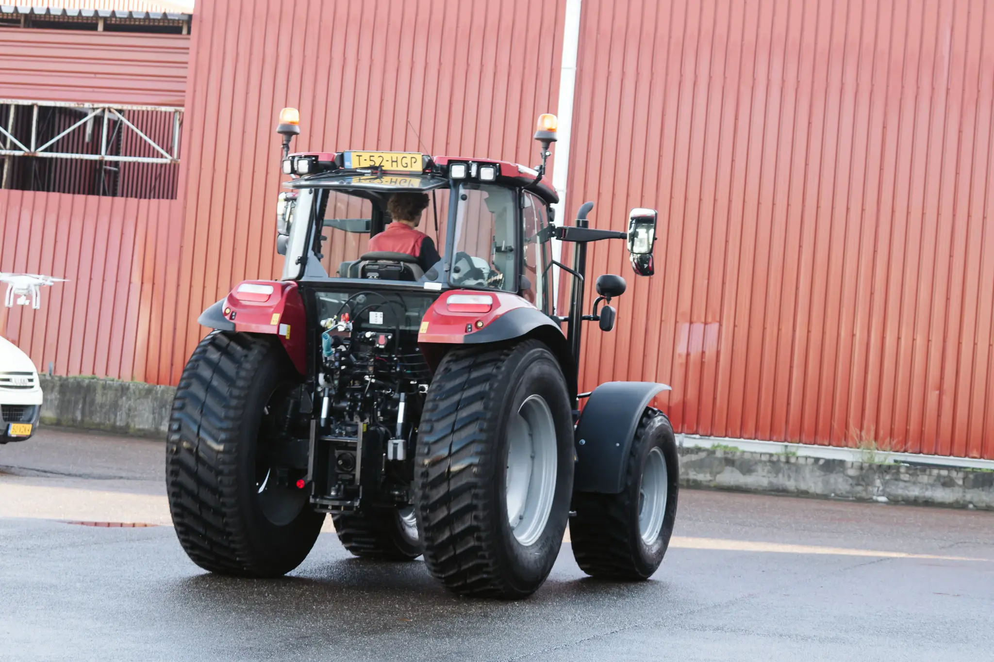Een tractor buiten bij Vermech