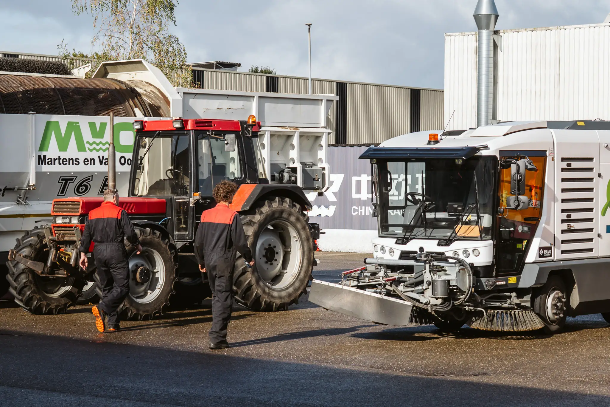 Tractoren op het buitenterrein